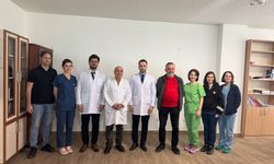 İstanbul’da anlamlı bir veda… Tıp yolculuklarını tamamlayıp uzmanlık unvanını alan iki genç doktor için duygusal anlar y