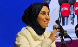 Bakan Bayraktar’dan Ayfer Cihan ve Ekibine Plaket