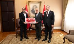 TBMM’de Dikkat Çeken Ziyaret! Turgutlulu Gazeteci Bahçeli ile Görüştü