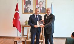 Bülent Arınç Bingöl Üniversitesi’nde öğrencilerle buluştu
