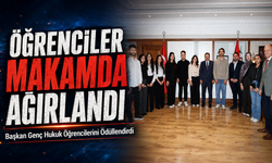 Başkan Genç Hukuk Öğrencilerini Ödüllendirdi; Öğrenciler Makamda Ağırlandı