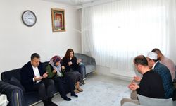 Trabzon Valisi Tahir Şahin’den Şehit Annesi Feride Mutlu’ya Duygu Dolu Anneler Günü Ziyareti