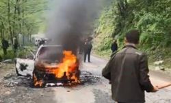 Borçka’da Seyir Halindeki Otomobil Alev Aldı: 3 Kişi Son Anda Kurtuldu