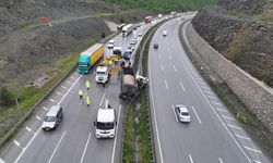 2 tırın çarpıştığı kazada 2 sürücü yaralandı