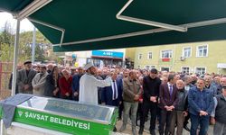 Artvin'de engelli kızının istismar edildiği iddiasıyla şikayete gittiği emniyette rahatsızlanarak ölen kadın defnedildi