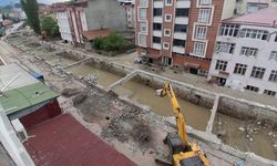 Dere üzerinde bulunan iş yerlerinin yıkımı bir bina haricinde tamamlandı