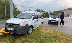 İki otomobilin çarpıştığı kazada 3 kişi yaralandı