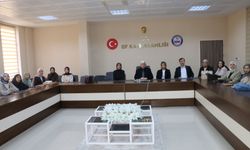 Kahramanmaraşlı öğrencilerden Of Milli Eğitim Müdürü Kabahasanoğlu'na ziyaret