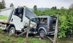 Ordu'da çöp kamyonu ile hafif ticari aracın çarpıştığı kazada 3 kişi yaralandı