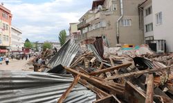 Samsun'un Havza ilçesinde dere güzergahında bulunan iş yerlerinin yıkımı sürüyor