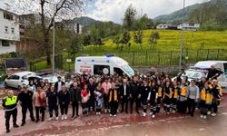 Trabzon'da üniversite öğrencileri afet eğitimi tatbikatı yaptı