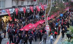 1919 metrelik dev bayrakla coşkulu 'Fener Alayı ve Gençlik Haftası' yürüyüşü