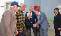 Bayburt huzurevi sakinlerine bayram ziyareti