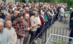 Ahmet Bayraktar, sevenlerinin duaları ve yoğun katılımla son yolculuğuna uğurlandı