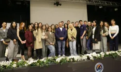 Pilot Murat Şen, Avrasya Üniversitesi’nde öğrencilerle buluşarak hem havacılığı hem de dijital medyayı anlattı