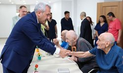 Rize Valisi Baydaş'tan Bayramda Anlamlı Ziyaret: Huzurevinde Duygu Dolu Anlar
