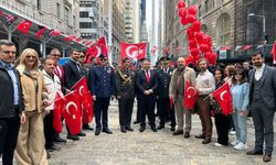New York’ta Gurur Günü! Ay Yıldızlı Bayrak Manhattan’da Göndere Çekildi
