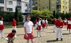 Boztepe’de Hasan Tahsin Kırali İlkokulu Öğrencilerinden 23 Nisan Coşkusu