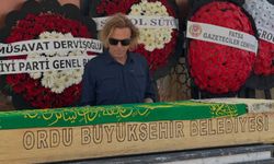 Sanatçı Soner Arıca'nın annesi Ordu'da son yolculuğuna uğurlandı