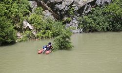 Artvin'de derede kaybolan baba ve oğlunu arama çalışmaları sürüyor