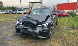 iki otomobilin çarpışması sonucu 3 kişi yaralandı
