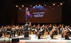 Trabzon'da öğretmenlerden oluşan orkestra ve dans topluluğu sahne aldı