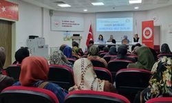 Bayburt'ta 'Bir Yetime Aile Olmak' konulu panel düzenlendi