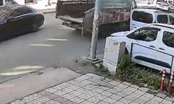 Samsun'da kamyonetin kasa kapağının direğe çarpması güvenlik kamerasında