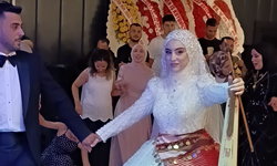 Arsin'de Muhteşem Düğün! Gelin Kemençe Çaldı, Damat Horonla Eşlik Etti