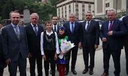 Gençlik ve Spor Bakanı Bak, İkizdere İlçe Stadı'nda incelemelerde bulundu: