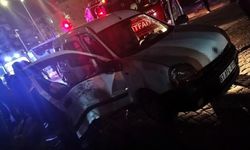 Hafif ticari araç ile motosiklet çarpıştı: 5 yaralı