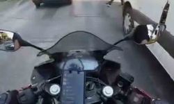 Kör noktada kalan yayaya motosiklet çarptı, o anlar kask kamerasında