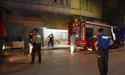 Yanan fındık kabuğu çuvalı iş yerini dumana boğdu