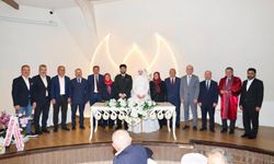 Sümeyye Kıran ve Lütfullah Öztürk’ün Düğününde Siyaset ve Akademi Dünyası Buluştu