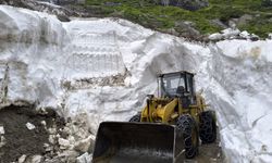Rize Yaylalarında Temmuz Ayında Kar Mesaisi: Çok Sayıda Yol Açıldı