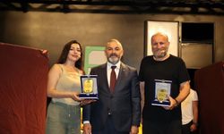 Arsin Belediyesi’nden Sahil Parkı’nda Unutulmaz Tiyatro Gecesi