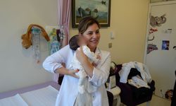 Organları Dışarıda Doğan Bebek Bölgemizde Hayata Tutundu