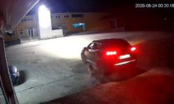 Bölgemizde Bu da Oldu: Yerde Yatan Köpeği Aracıyla Ezdi!