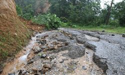 Giresun'daki etkili yağış mahalle ve köy yollarında hasara neden oldu
