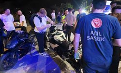 Kaldırıma çıkan motosikletteki 2 kişi yaralandı