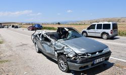 Kamyonet ile otomobil çarpıştı, 6 kişi yaralandı