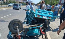 Otomobil ile üç tekerlekli motosikletin çarpıştığı kazada 4 kişi yaralandı
