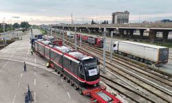 Alınan 12 tramvaydan ikincisi de şehre ulaştı: 402 yolcu kapasiteli!