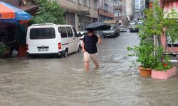 Samsun sağanağa teslim: Canik'te yollar göle döndü