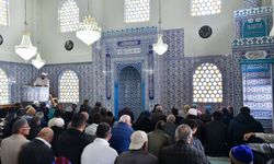 Vali Tahir Şahin Kadırga’daki Fetih Cuması programına katıldı