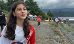 Artvin’de Gökyüzünde Sıra Dışı An: 13 Yaşındaki Asya Ukulele Çaldı