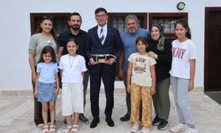 Sürmene’den Tokat’a anlamlı ziyaret: Başkan Yazıcıoğlu’na özel yapım bıçak