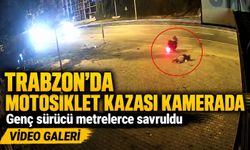 Trabzon’da motosiklet kazası kamerada: Genç sürücü metrelerce savruldu