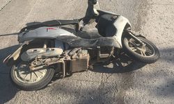 Bafra’da Otomobil ile Elektrikli Motosiklet Çarpıştı: 1 Yaralı