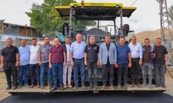Bayburt'un grup yollarında asfalt ve genişletme çalışmaları sürüyor
